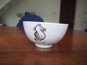 さんぽ猫小丸茶碗　【陶器・食器・瀬戸焼・日本製】