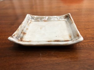 志野タタキ4寸正角皿　【陶器・食器・瀬戸焼・日本製】
