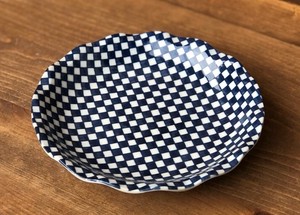 波型5.0皿　藍染市松　11cm【日本製　盛付皿　取皿　丸皿　中皿　和食器　陶器　織部】ヤマ吾陶器