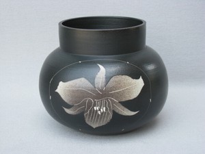 花器 花瓶 置物 インテリア 和陶器 和モダン /黒磁花文丸花瓶/大