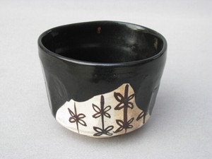 抹茶碗 お茶道具 和陶器 和モダン /黒織部花紋抹茶碗