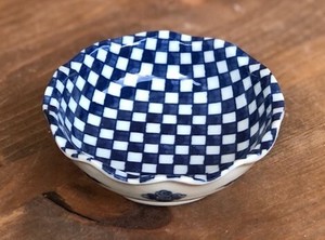波型3.0鉢　藍染市松　9cm【日本製　小鉢　珍味皿　小付　醤油皿　和食器　陶器　織部】ヤマ吾陶器