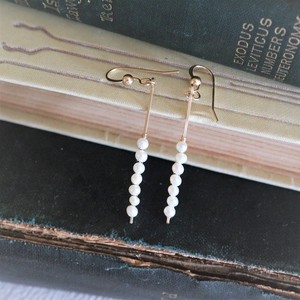 Pierced Earrings Gold Post Pearls/Moon Stone Earrings Straight Line