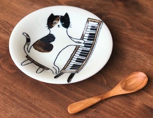 ねこまるけ　ピアニスト猫ちゃん　5.0皿　16cm【日本製　パン皿　取皿　和食器　陶器　織部】ヤマ吾陶器