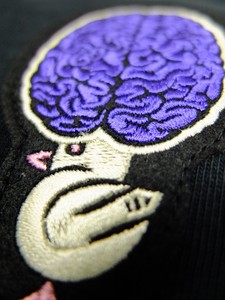 心臓カエルと脳みそハトの刺繍ワッペンTシャツ　C/#墨ブラック