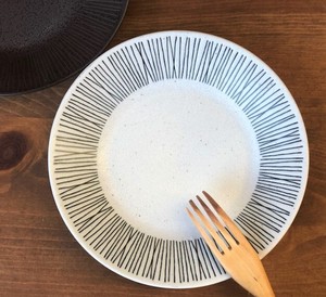 ワイア　反型6.0皿　白　18cm【日本製　取皿　ケーキ皿　パン皿　和食器　陶器　織部】ヤマ吾陶器