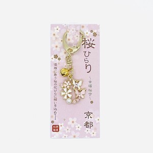 【和雑貨】桜ひらり　金蝶の輪かざりキーホルダー　金　銀