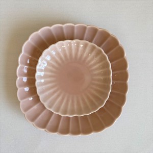 菊型取皿（サーモンピンク）　パステル　日本製　波佐見焼　春　かわいい　人気