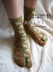 上品な大人デザインと色使い！　日本製　足袋靴下　しか柄
