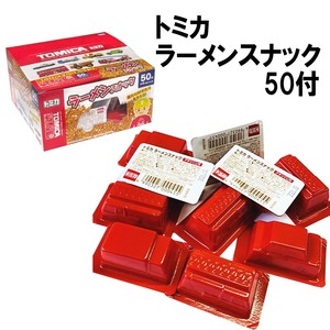 【お菓子】『トミカ ラーメンスナック50付　1箱上代￥20×50個入』（連続当たり付）