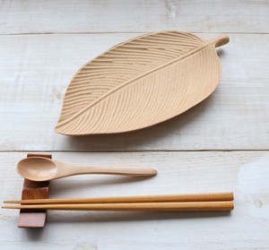 自然との調和・滑らかな曲線・木の葉型【wooden】/　木の葉彫皿　ナチュラル