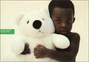 ポストカード カラー写真 黒人の子どもとテディベア