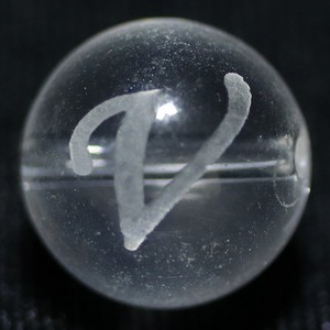 【彫刻ビーズ】水晶 12mm (素彫り) アルファベット「V」