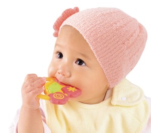 やわらか片手でなめなめ【ベビー】【ガラガラおもちゃ】【知育玩具】【無塗装】【ネジ不使用】