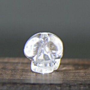 【スカル】 立体 天然水晶 ドクロ 頭蓋骨 「縦穴」 「横穴」 2タイプ 単珠 粒売り 【天然石】