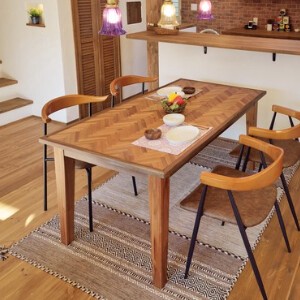 ダイニングテーブル テーブル 幅150 　4人掛け　 食卓テーブル 天然木　ヘリンボーン　継板