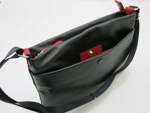 【在庫限り】本革サコッシュ（ 本体色はブラック・付属部分は色違いで2色展開 ）兵庫県豊岡製