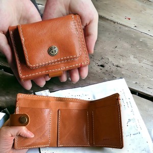 ポケットin三つ折り財布　コンパクトだけどデザインボタンでしっかり主張　日本製 革製品 全5色