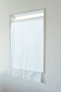 即納 日本製 小窓 パイルミラーレースカーテン 水玉柄　70×120 ホワイト　タッセル付き