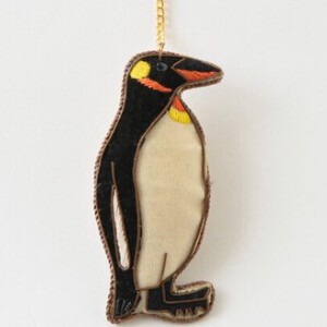 ザリ刺繍キーホルダー（ペンギン） M21-1350/ バッグチャーム