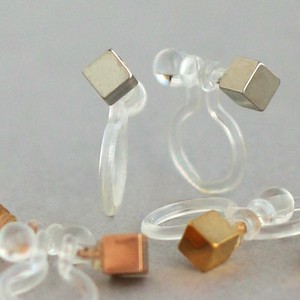 日本製 ジュエリー イヤリング プチ キューブ 樹脂 ノンホールイヤリング 小ぶり