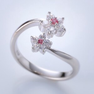 ピンクトルマリンが可愛い　シルバーフリーサイズリング　フラワー　指輪