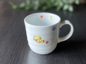 日本製　窯元直送　干支 子ども食器・マグカップ【巳（へび）】