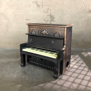 アンティークシャープナー[アップライトピアノ]鉛筆削り＜楽器＞