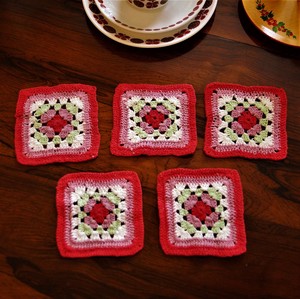 クロシェ編み・カラークロシェ・コースター・5枚セット・赤＋ピンク・手編み・クロッシェ・キッチン雑貨
