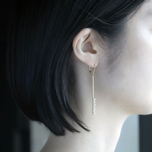 Pierced Earring Bottom Line Pearl