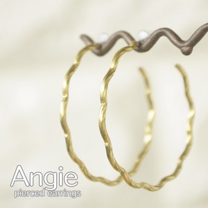 【Angie】 無垢真鍮 オーバル バンプフープ ゴールド ピアス！シンプル＆フェミニン