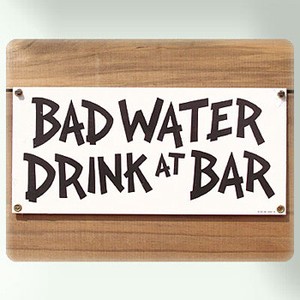 【サイン】メタル サイン BAD WATER DRINK AT BAR