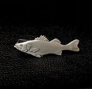 日本製 ネクタイピン タイバー スズキ 魚