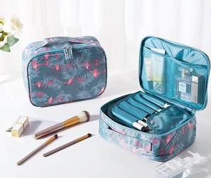 トラベルポーチ　化粧ケース　洗面道具 化粧品 海外旅行 コスメバッグ