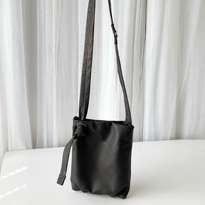 ＊＊＊Yabo＊＊＊馬革＊ソフトで軽いポシェット＊ビッグハトメ＊アンティーク金具