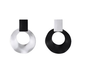 Ladies Mono Tone Geometric Design Round Design Pierced Earring Earring 3 5 1