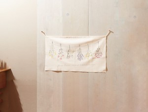 刺繍タペストリー　フラワーガーランド　【壁掛け】【インテリア】【手軽】【飾り】【2022新作】