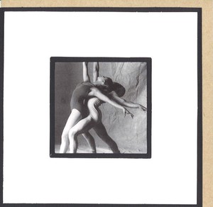 グリーティングカード 多目的/モノクロ写真 クローズリー「ダンスをする二人」窓付き