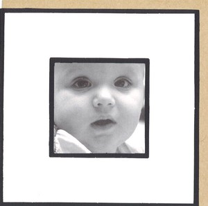 グリーティングカード 多目的/モノクロ写真 クローズリー「赤ちゃん」窓付き