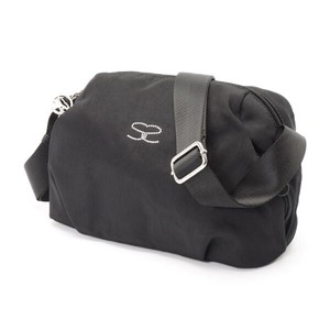 【SAVOY(サボイ)】シンプルなベーシックカラーのショルダーバッグ。