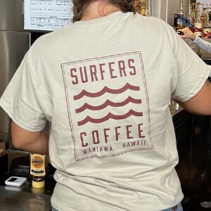 予約販売　2025春夏　新商品　Tシャツ　SURFERS COFFEE  BACK LOGO　　サンド