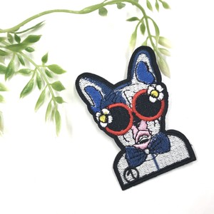 ブローチ　刺繍　お花メガネのワンちゃん　アニマル　犬