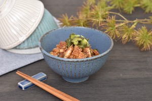 ブルーグレーマット彫十草飯碗 青系 和食器 茶碗 飯碗 日本製 美濃焼 おしゃれ モダン