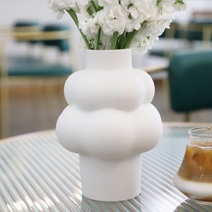 シンプルな陶製の花瓶 YMA797