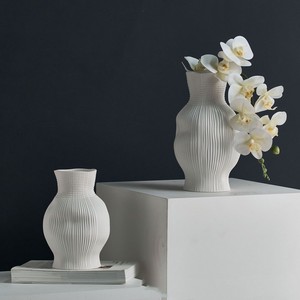 シンプルな陶製の花瓶 YMA798