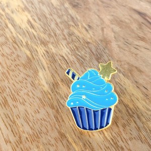 pin Brooch Planeta Cupcake