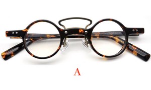 レトロフレームの眼鏡          ZCHA3488