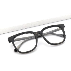 レトロフレームの眼鏡        ZCHA3489