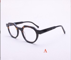 98A131     レトロフレームの眼鏡          ZCHA3494