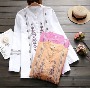 夏の新モデルの文芸復古の民族風刺繍の花立襟の長袖の女性のシャツ          ZCHA3711